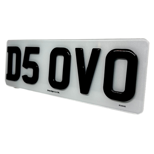 License plate with 'D5 OVO' text on a white background