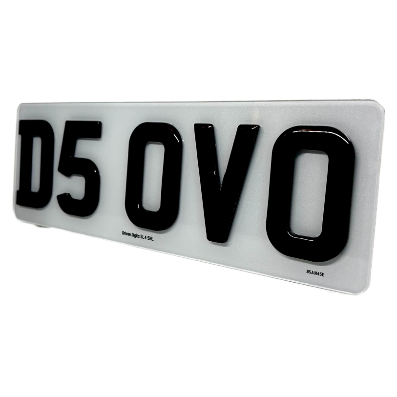 License plate with 'D5 OVO' text on a white background
