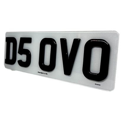 License plate with 'D5 OVO' text on a white background